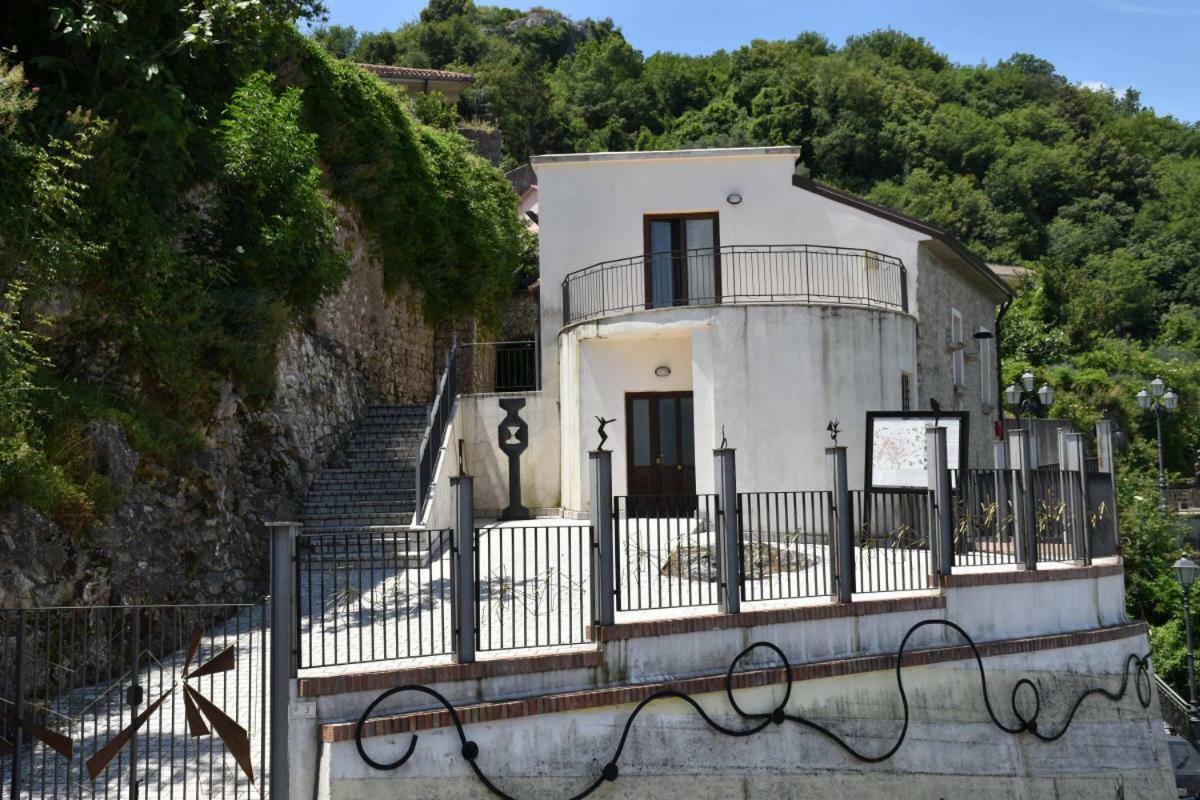 Ostello Della Gioventu Massimo Troisi Oliveto Citra Buitenkant foto