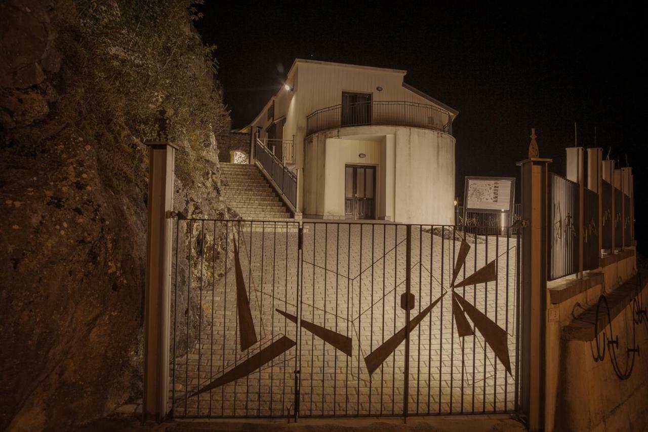 Ostello Della Gioventu Massimo Troisi Oliveto Citra Buitenkant foto